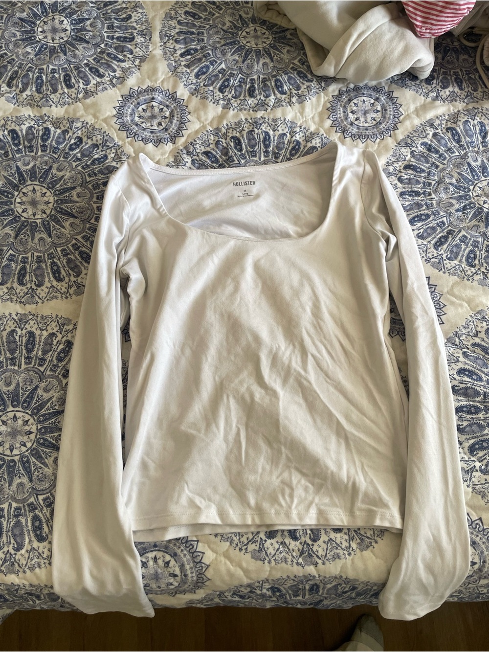 Hollister Women’s Long-Sleeve Scoop Neck Top — White